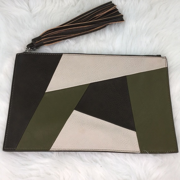 Carlos Santana Handbags - NWOT Carlos Santana Geometric Clutch Purse